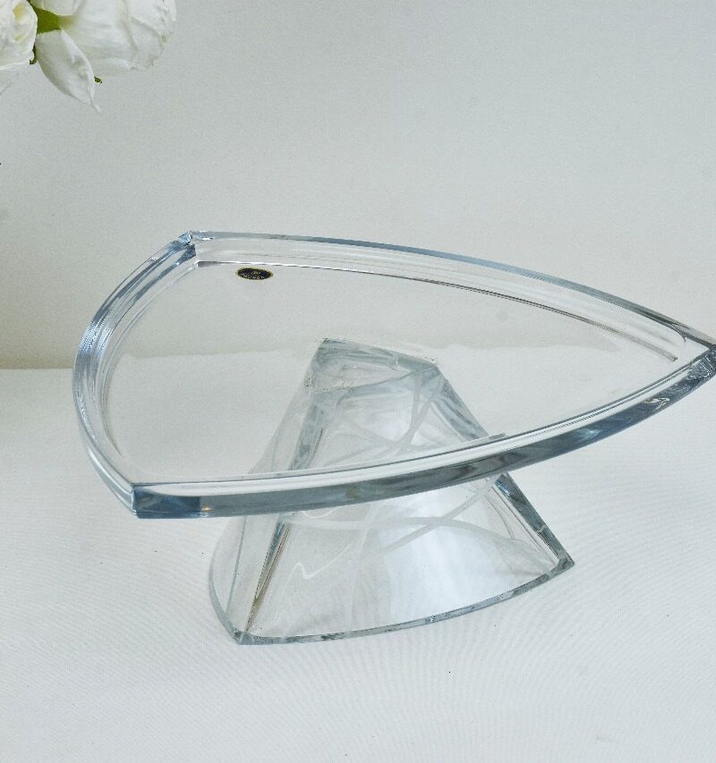 صينيه مثلث بقاعده كريستال
