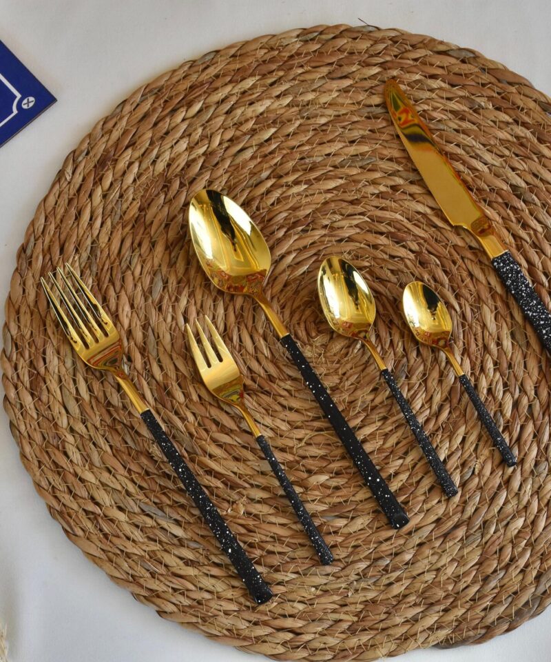 شنطة معالق 90 قطعة